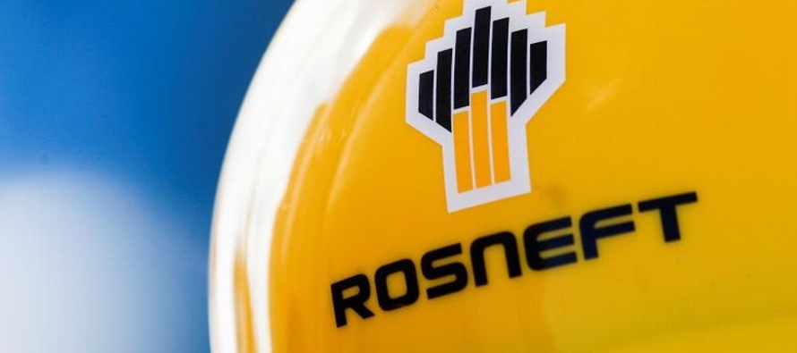Fuentes del sector y datos de Eikon de Refinitiv muestran que Rosneft se convirtió en el...
