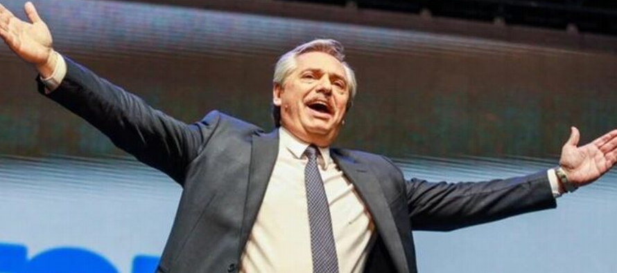 Fernández aspira a sacar del poder al conservador presidente Mauricio Macri en las...