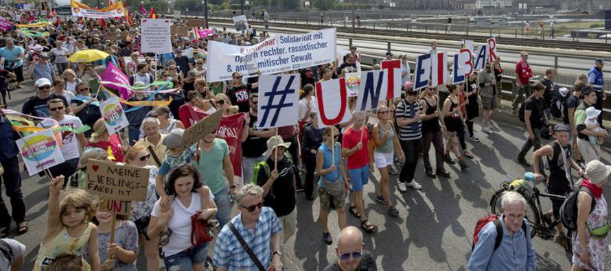 La manifestación del movimiento “Unteilbar” (indivisible) en Dresde, la capital...