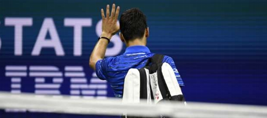 El suizo Wawrinka estaba liderando 6-4 7-5 2-1 cuando Djokovic, quien ganó cuatro de los...