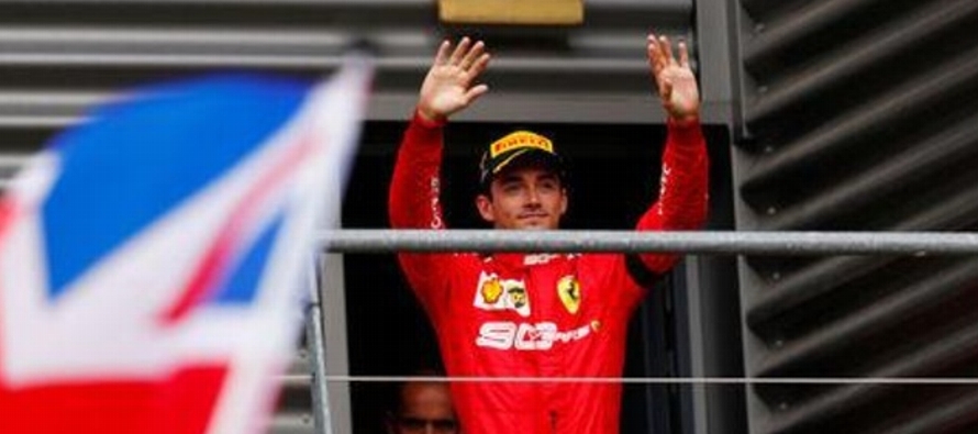 El monegasco Leclerc, que inició la competencia en la “pole”, superó por...