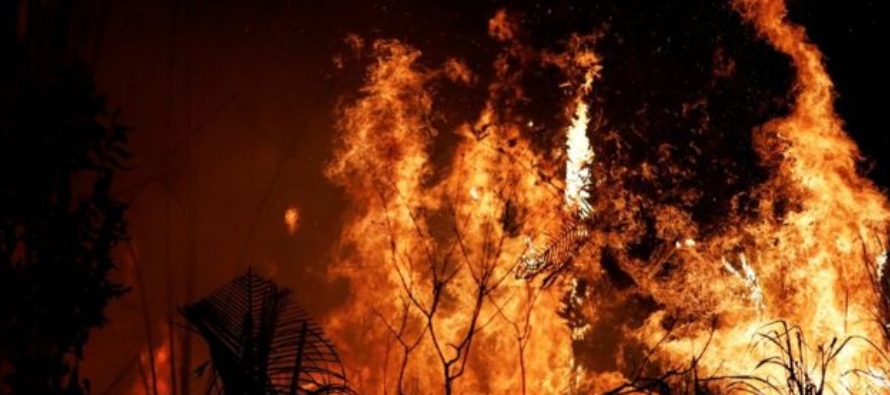 Efectivamente, Brasil acumula a finales de agosto decenas de miles de focos incendiados en su...