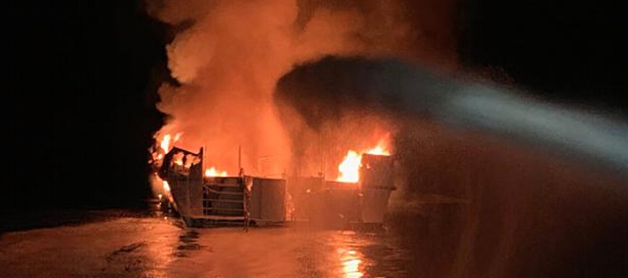 La embarcación de buceo recreativo Conception estalló en llamas el lunes de...
