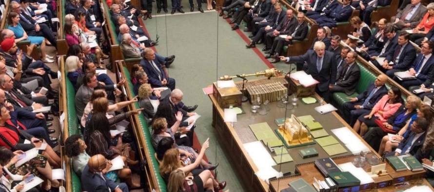 Tan claro tenía Johnson que el Parlamento iba a propinarle otra derrota humillante, que...