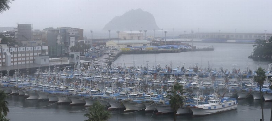 El tifón pasará cerca de la costa occidental surcoreana el sábado por la tarde...