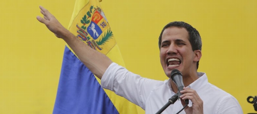 El fiscal general Tarek William Saab dijo a la prensa que Guaidó y sus colaboradores...