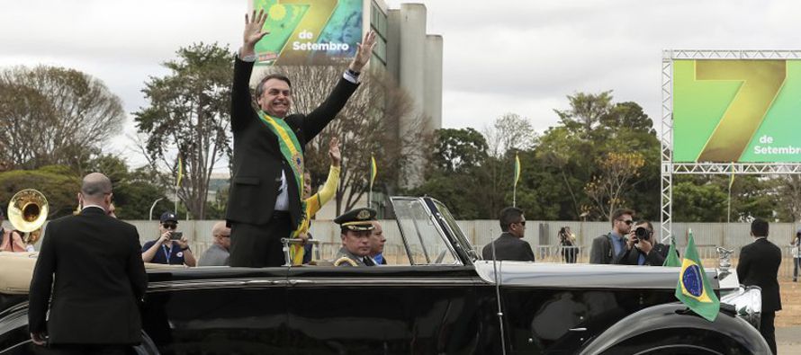 Previamente, Bolsonaro había convocado a los brasileños a que salieran a las calles...