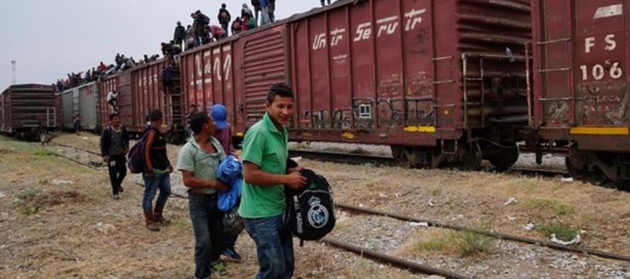 La oficina de Bachelet ha documentado un aumento en las detenciones y deportaciones de migrantes,...