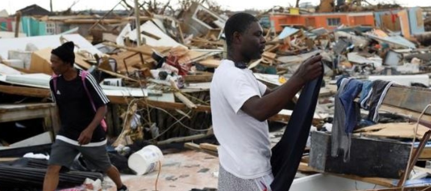 Miles de personas se encuentran en refugios en las islas. Las autoridades han confirmado 50 muertes...