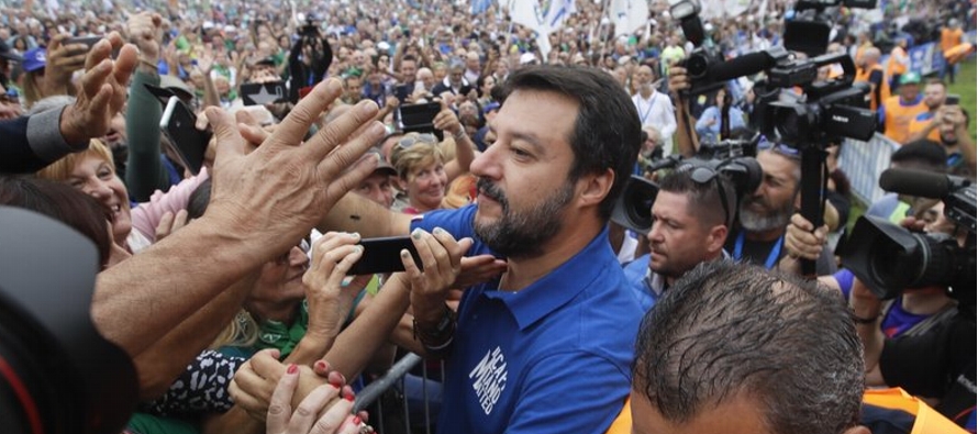 Golpeado pero no derrotado, Salvini, un político intransigente y contrario a la...