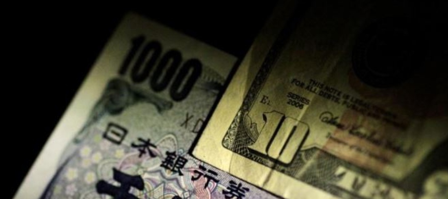 El yen japonés y el franco suizo, dos monedas consideradas activos seguros, perdieron gran...