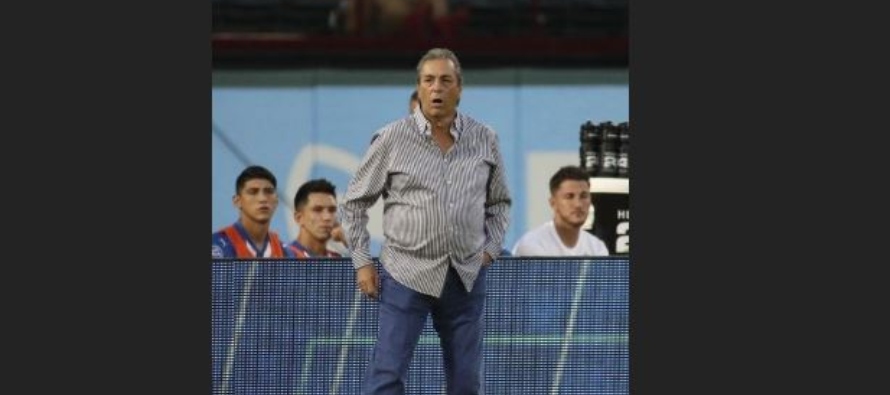 Las “Chivas” de Guadalajara no ganaban desde el 10 de agosto cuando golearon 3-0 al...