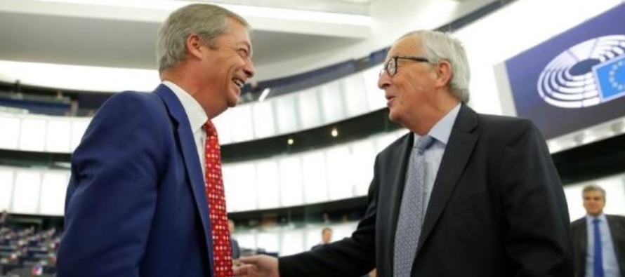 Legisladores que apoyan el Brexit aplaudieron y vitorearon las palabras de Juncker en la...