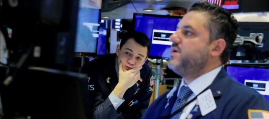 El Promedio Industrial Dow Jones subió un 0,13% a27.147,08 unidades, mientras que el S&P...