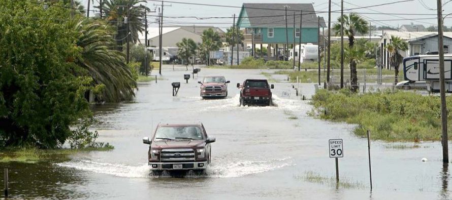 La depresión tropical Imelda empapó el jueves a partes de Texas y Luisiana con...