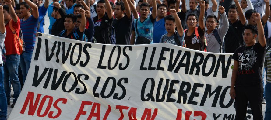 La desaparición de 43 estudiantes de la escuela normal de Ayotzinapa el 26 de septiembre de...