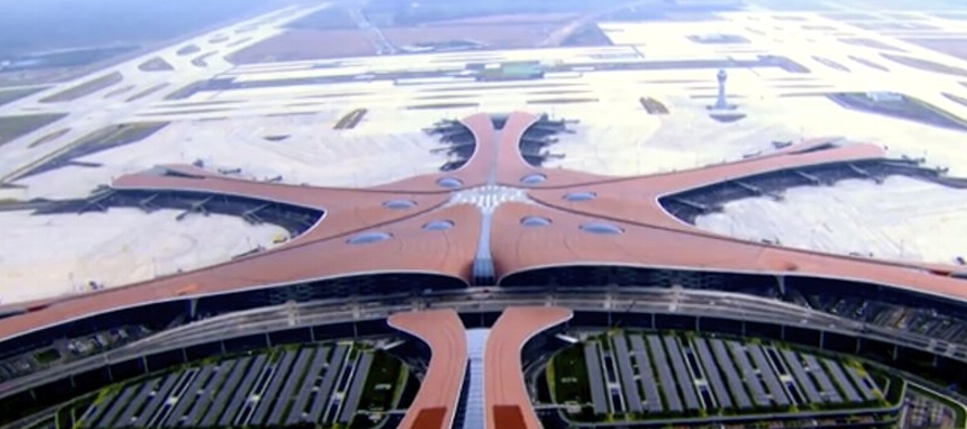 El Aeropuerto Internacional Daxing de Beijing, construido en menos de cinco años y con un...