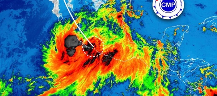 El Centro Nacional de Huracanes de Estados Unidos informó que la tormenta se alejó de...
