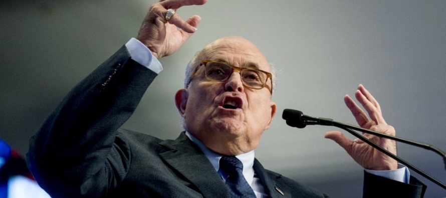 Los presidentes de las tres comisiones resaltaron que Giuliani admitió en televisión...