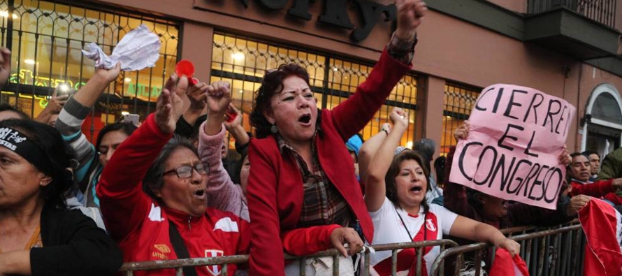 El mandatario peruano disolvió el Parlamento invocando artículo 134 de la...