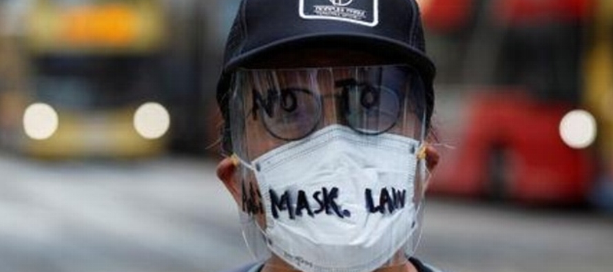 En una conferencia de prensa, Lam dijo que la prohibición de las máscaras faciales...