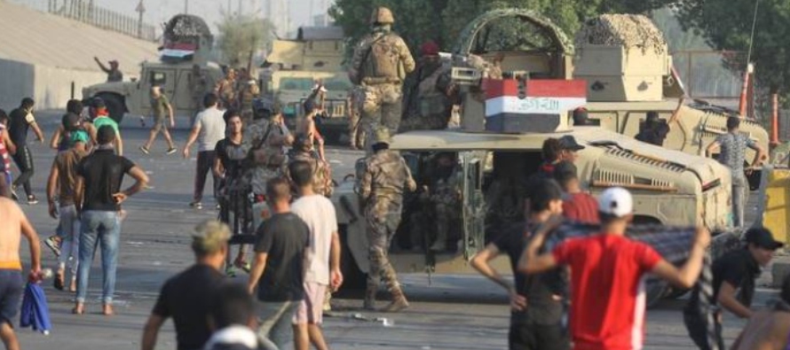 Comenzando en la capital Bagdad, el movimiento que reclama la dimisión de los...