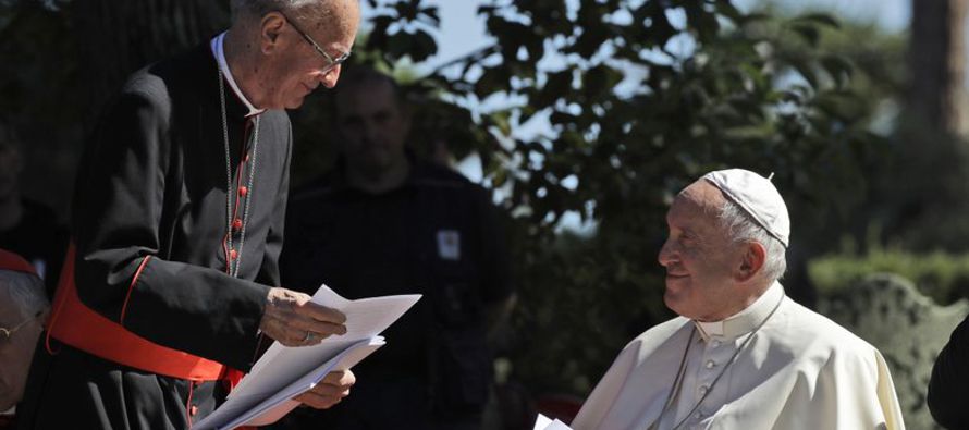 El papa Francisco nombró el sábado a 13 nuevos cardenales, instruyéndoles a...