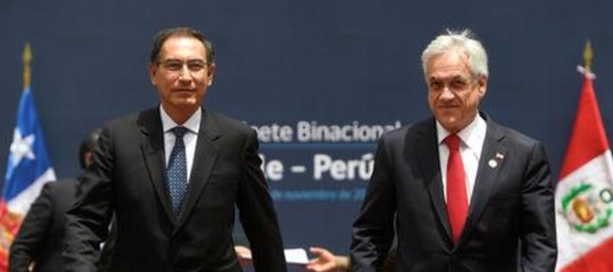 Sebastián Piñera y Martín Vizcarra, que se reúnen en la ciudad de...