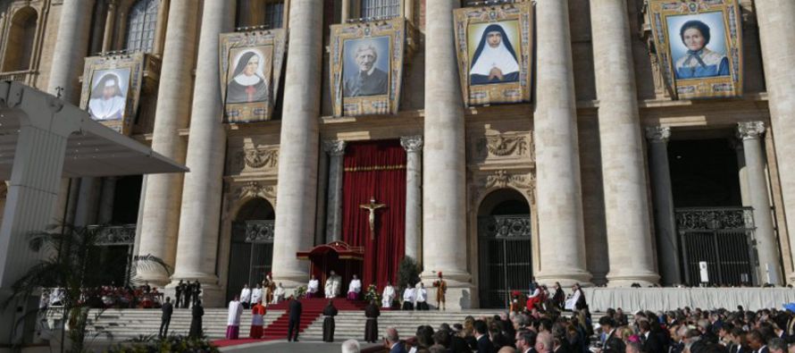 El Papa Francisco, en la Eucaristía con motivo de la canonización del beato Newman y...