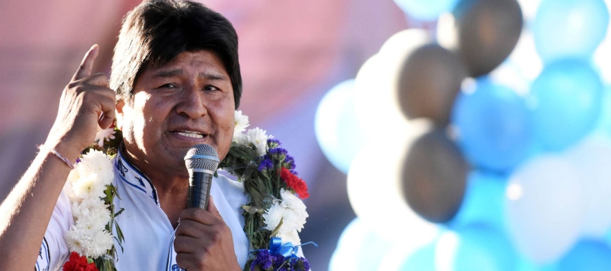 Empecinados en obtener el tercero, el partido de Morales, Movimiento al Socialismo, aprobó...