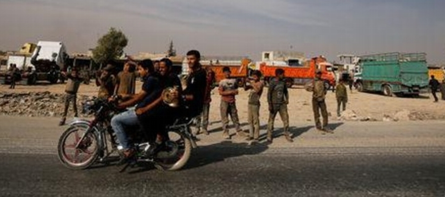 Periodistas de Reuters acompañan a las fuerzas del gobierno sirio que entraron al centro de...