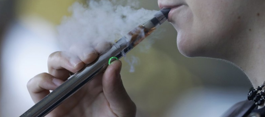Whitmer ha acusado a las compañías de cigarrillos electrónicos de utilizar...