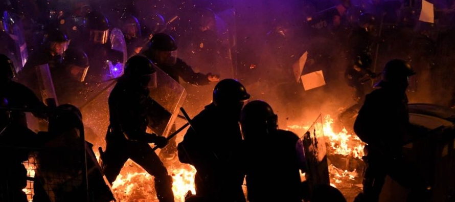 "La violencia de esta noche está siendo generalizada en todas las protestas",...