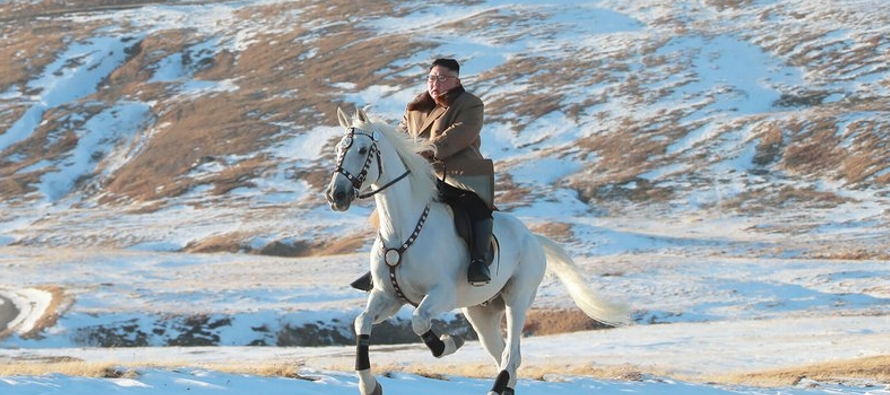 Cerca de la montaña, según medios norcoreanos, Kim prometió superar unas...