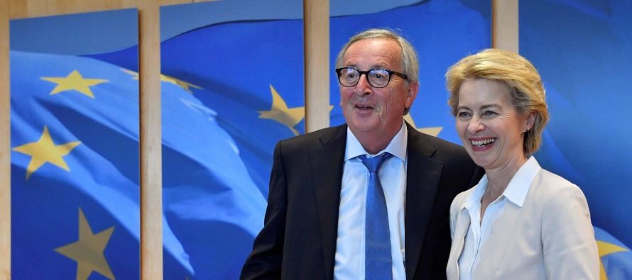 El equipo de Jean-Claude Juncker deberá seguir, como mínimo, un mes más a los...