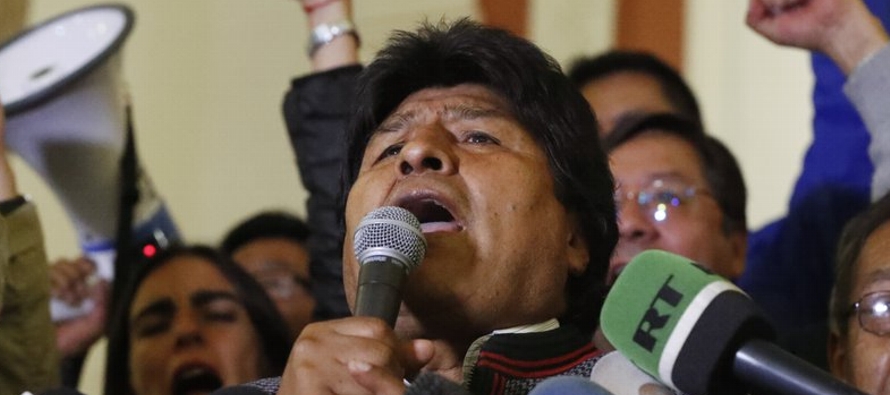 Con el 83,7% de actas computadas en el conteo rápido, Morales -al frente del partido...