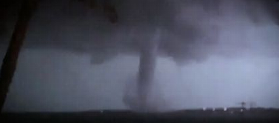 El radar confirmó que el tornado había tocado tierra cerca del Aeropuerto de Love y...