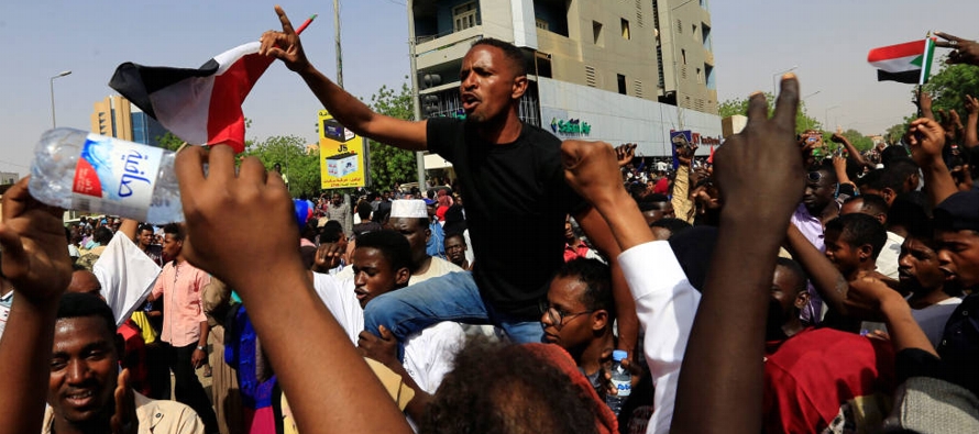 Las protestas en Jartum y otras partes del país coincidieron con el aniversario el...