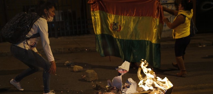 Ocurrieron disturbios en ocho regiones de nueve. En La Paz, la policía utilizó gas...