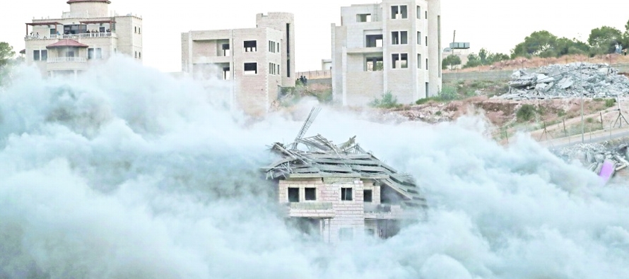 La demolición de casas construidas sin permisos se produjo en medio de un gran aumento en la...