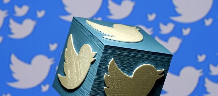 Los ingresos de Twitter subieron 9% respecto de un año atrás a 824 millones de...