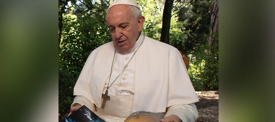 El Papa apunta que es necesaria una conversión ambiental que sea posible a través de...