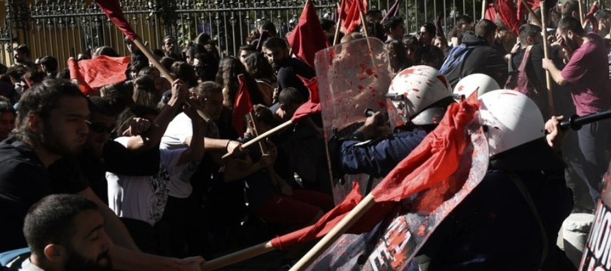 Los enfrentamientos también se registraron durante una protesta estudiantil en...