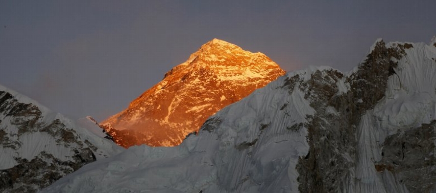 El récord anterior de ascensión a las 14 cumbres era de siete años 10 meses y...