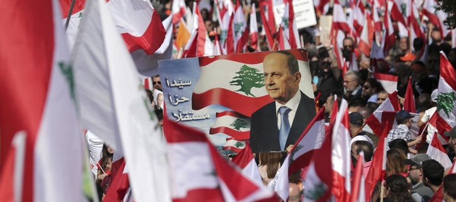 El movimiento antigubernamental sin un líder visible ha unido a los libaneses de varias...
