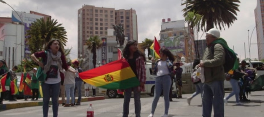 Miles de estudiantes y jóvenes bolivianos, incluso de izquierda, han salido a las calles a...