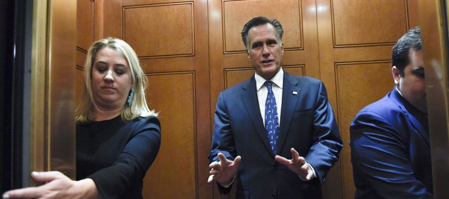El senador de Utah, Mitt Romney, dice que las acciones del presidente sobre el tema de Ucrania son...