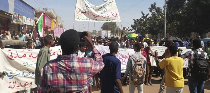 El 19 de diciembre de 2018, los sudaneses salieron a las calles para reclamar el fin de la...