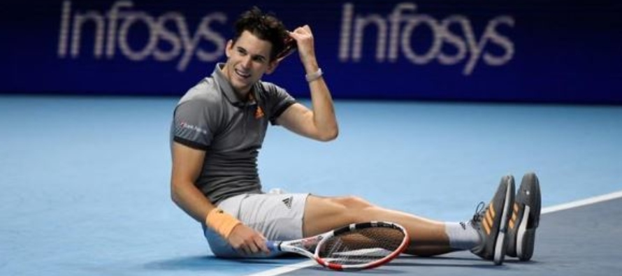 Federer, que había caído en el debut ante Thiem, necesitaba ganar para evitar una...