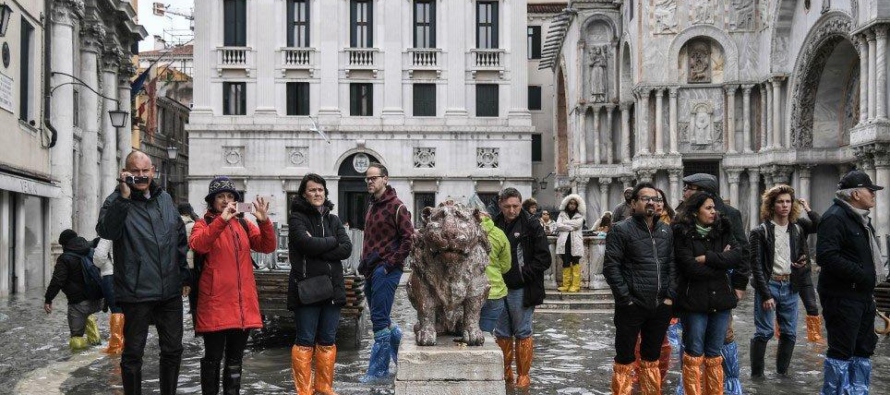 La marea alta causó la muerte, según medios italianos, de un veneciano de 78...